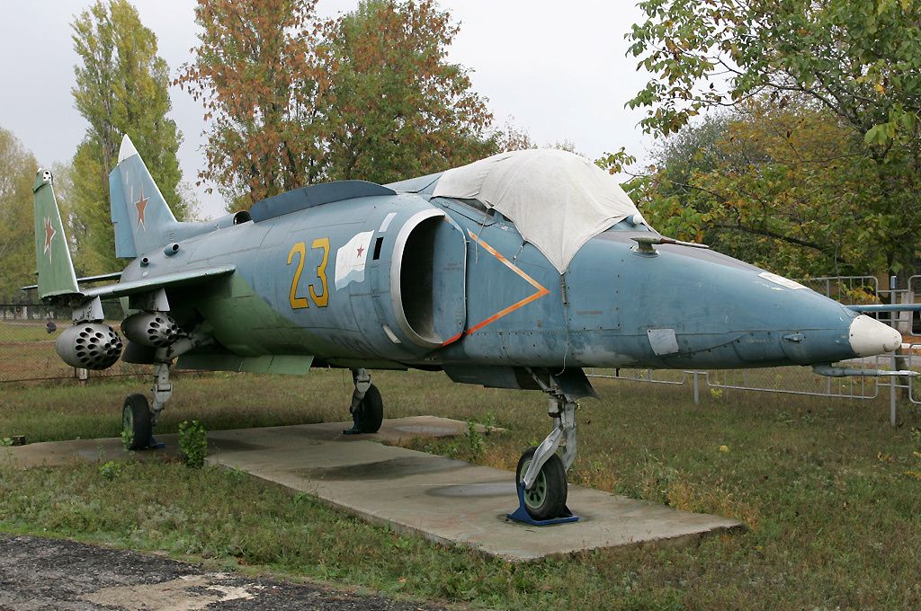 http://i1268.photobucket.com/albums/jj563/venoid/Yakovlev_Yak-38_in_2006.jpg