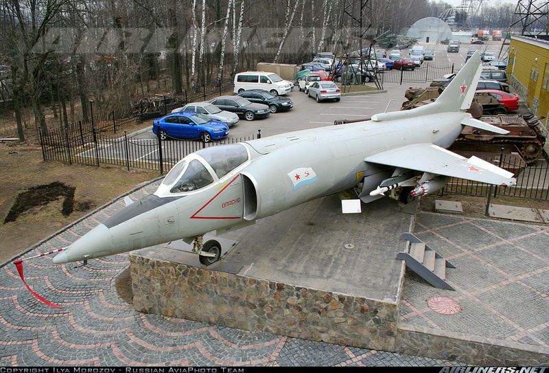 http://i1268.photobucket.com/albums/jj563/venoid/yak-38B.jpg