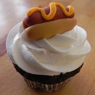 hotdog_cupcake_zpsd63bb771.jpg