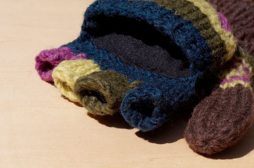 Christmas gifts creative gift limit a hand-woven pure wool knitted gloves / detachable gloves / warm gloves (made in nepal) - North Island Ou Feier national totem Matcha Coffee - Gloves & Mittens - Wool Multicolor