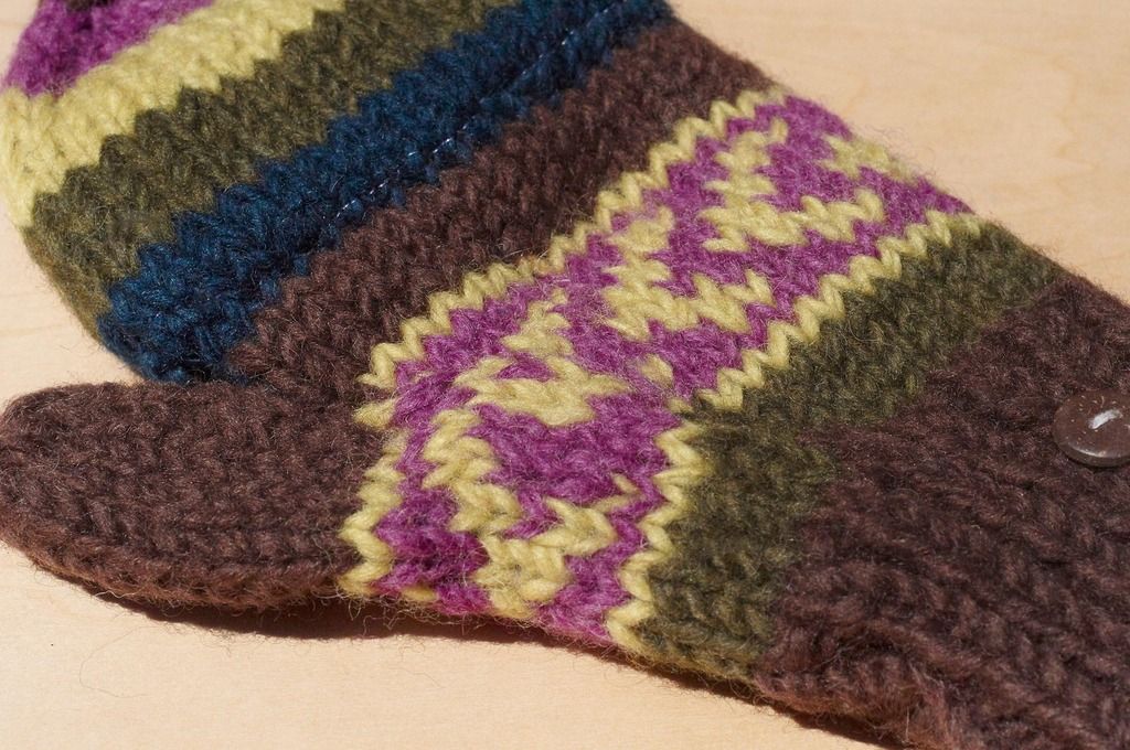Christmas gifts creative gift limit a hand-woven pure wool knitted gloves / detachable gloves / warm gloves (made in nepal) - North Island Ou Feier national totem Matcha Coffee - Gloves & Mittens - Wool Multicolor