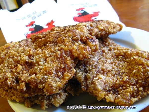 中原夜市位於台灣中壢的中原大學旁,雞排店就在中原國小停車場門口對面。