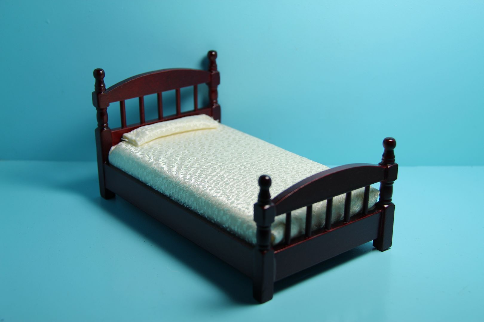 Dollhouse Miniature Twin Bed with Cream Fabric Bedding in Mahogany ~ T3330