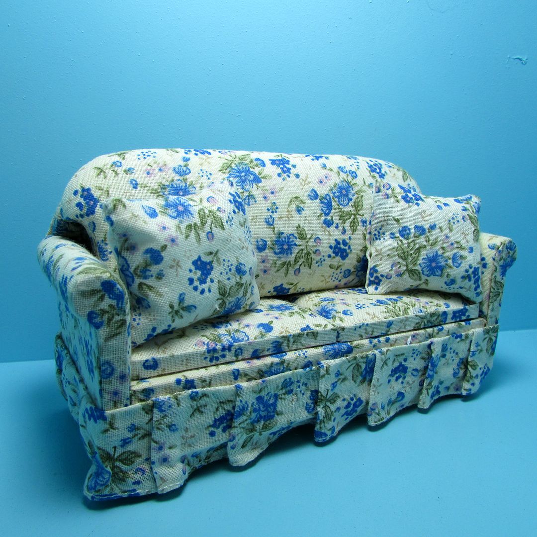 Dollhouse Miniature Sofa Couch With Pillows In Blue Floral