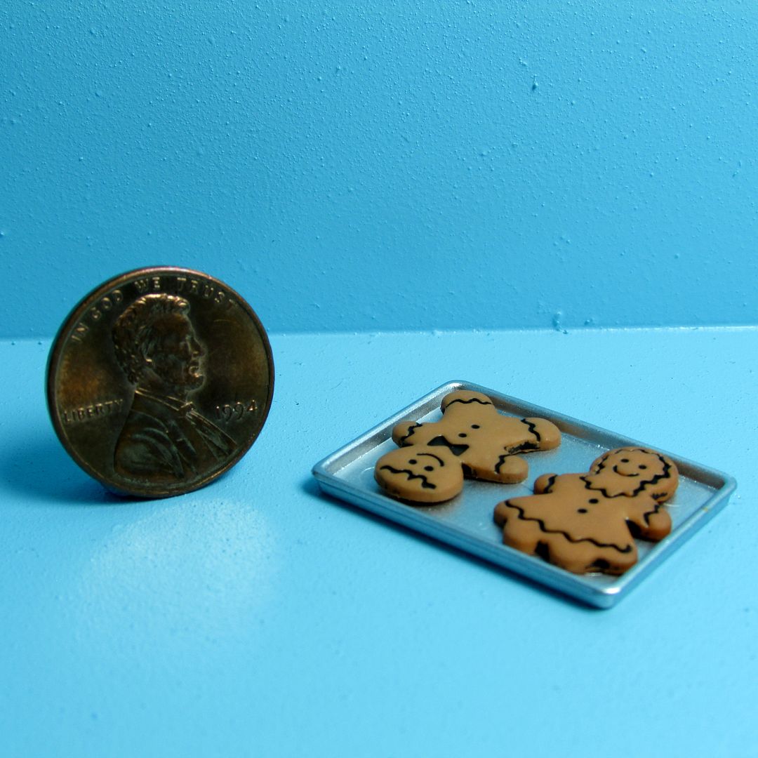 Dollhouse Miniature Christmas Gingerbread Men on Tray ~ CAR1383