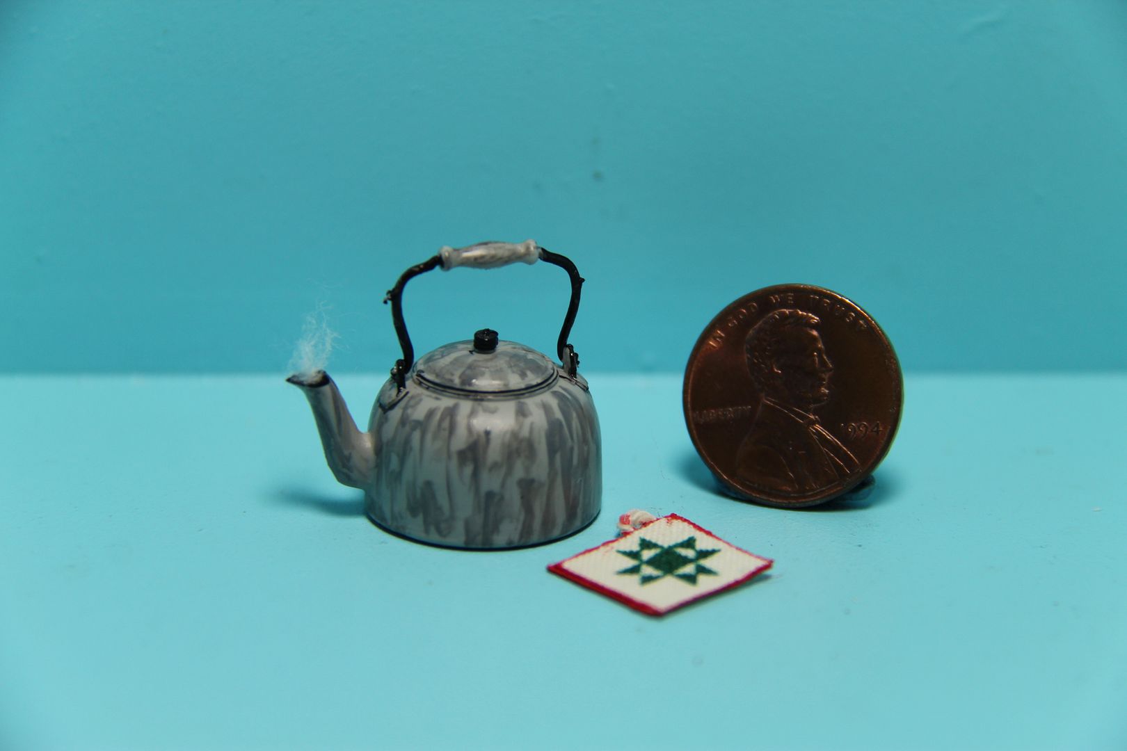 Dollhouse Miniature Red Enamelware Tea Pot with Steam and Potholder ~ CAR0861