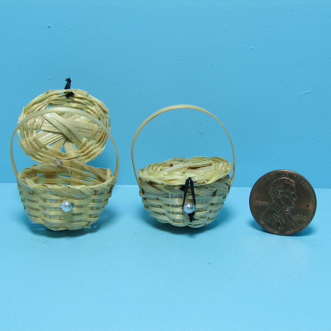 Dollhouse Miniature Oval Picnic Basket ~ Opens and Has Closure Band ~ IM66007