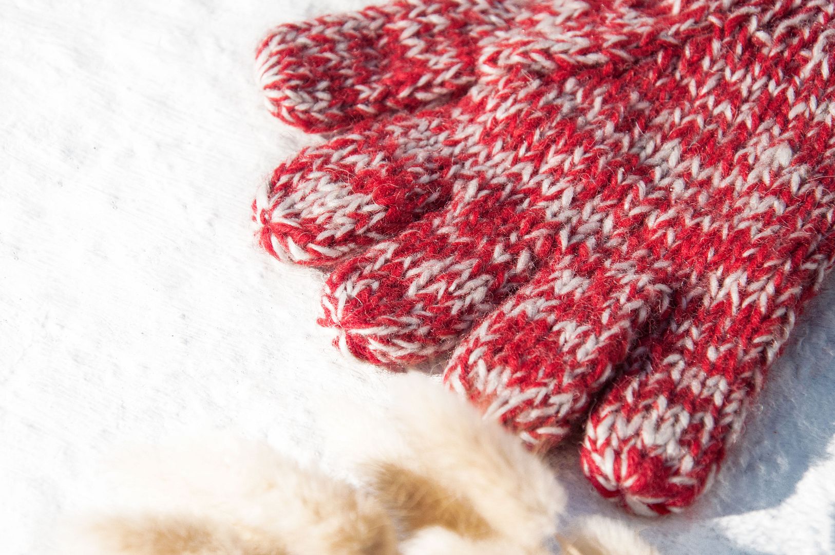 Hand-knitted wool knitted gloves/knitted pure wool warm gloves/full-toed gloves-Nordic style gradient strawberry - Gloves & Mittens - Wool Multicolor