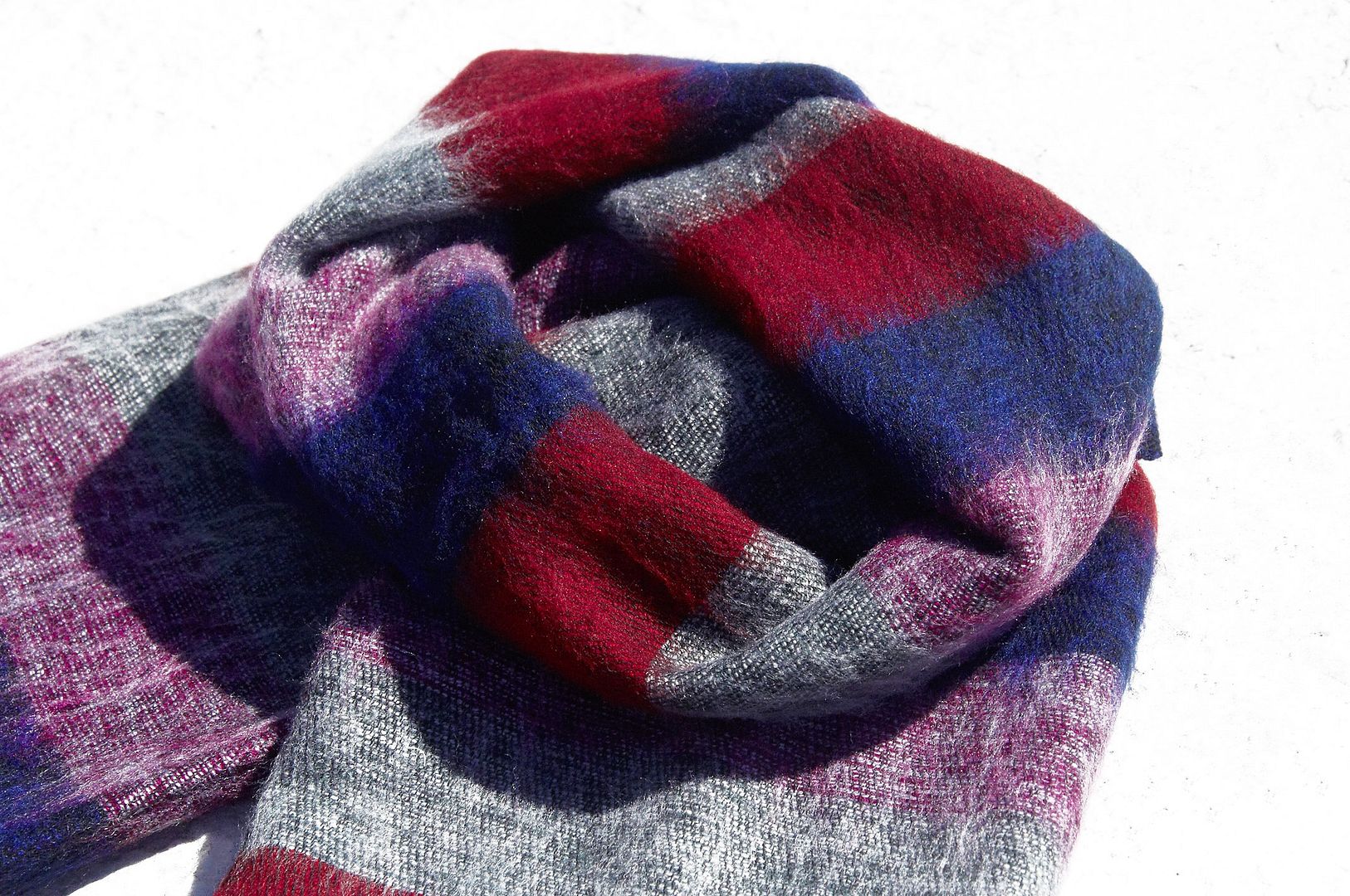 Christmas gifts exchange gifts emergency gifts limited a national wind shawl / boho knitted scarves / hand-woven scarves / knitted shawls / blankets - blueberry strawberry cake simple fashion blue red pink stripes - ผ้าพันคอ - ขนแกะ หลากหลายสี