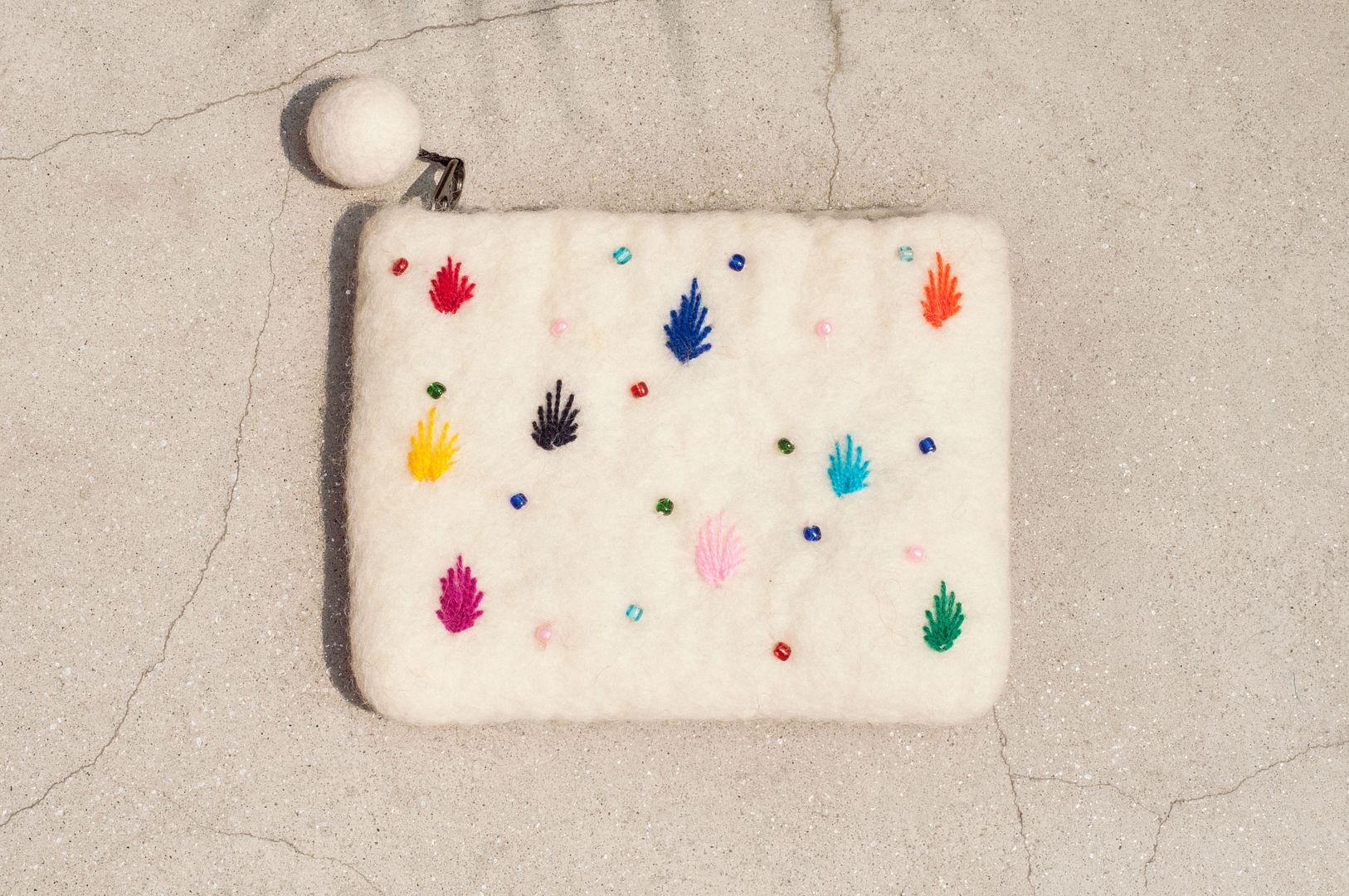 羊毛フェルト小袋/羊毛フェルト収納袋/小銭入れ/レジャーカード入れ/羊毛フェルト財布・刺繍草 - ポーチ - ウール 多色