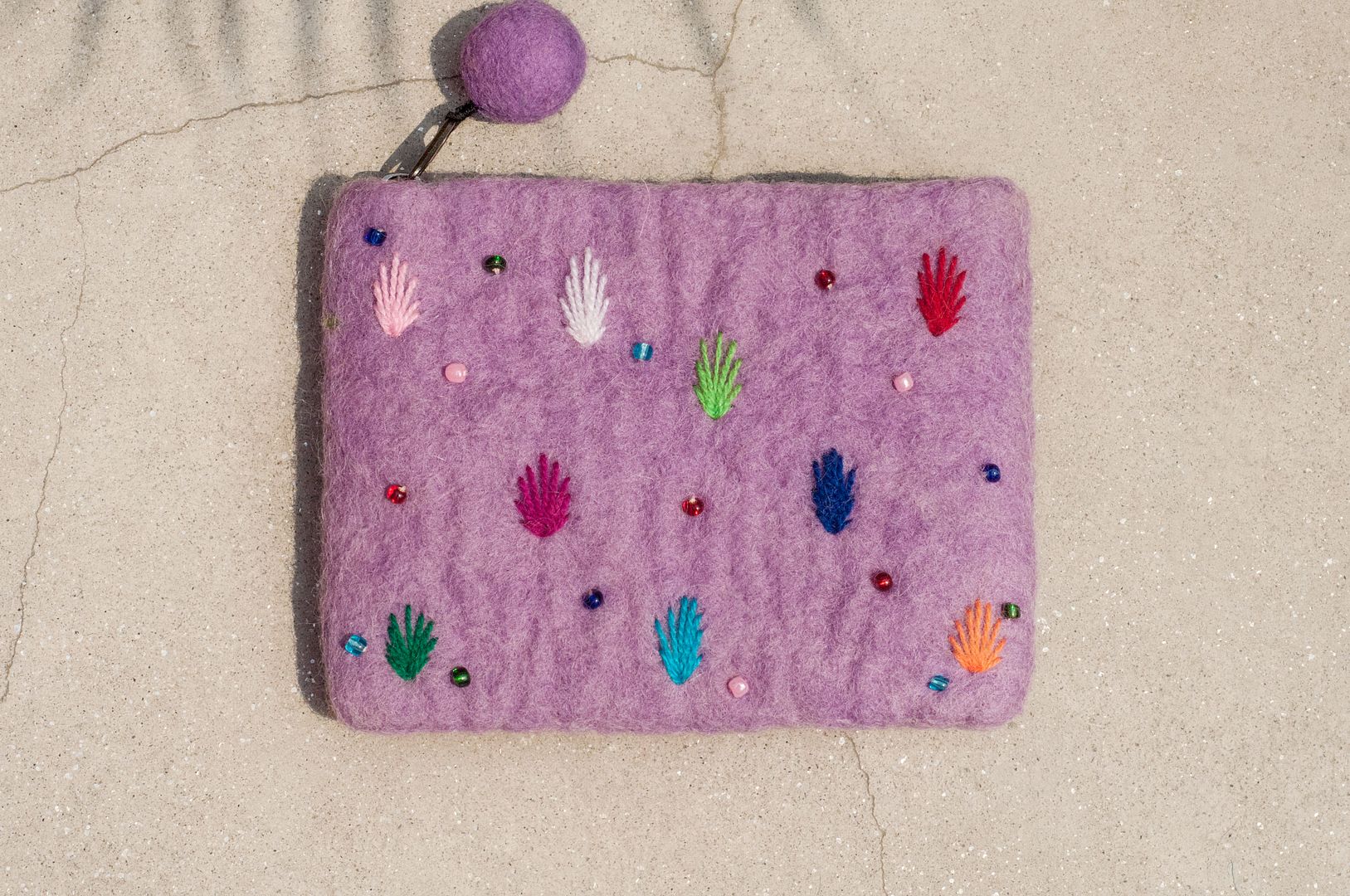 羊毛フェルト小袋/羊毛フェルト収納袋/小銭入れ/レジャーカード入れ/羊毛フェルト財布・刺繍草 - ポーチ - ウール 多色