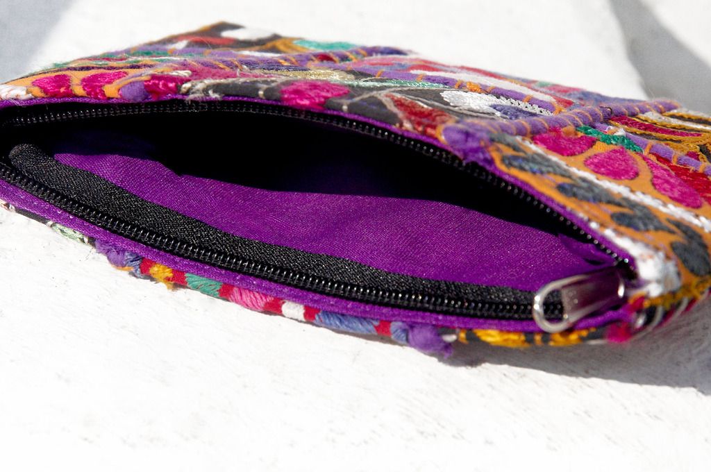 Valentine's Day gift limited handmade embroidery ancient cloth bag / ethnic bag / camera bag / cosmetic bag / mobile phone bag / clutch bag - desert national old cloth embroidery totem - Clutch Bags - Cotton & Hemp Multicolor
