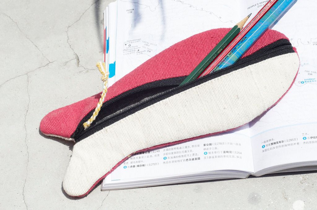Hand-woven animal storage bag, hand-embroidered pencil case, cosmetic bag, pencil case, tableware bag-youyou fish - Pencil Cases - Cotton & Hemp Multicolor