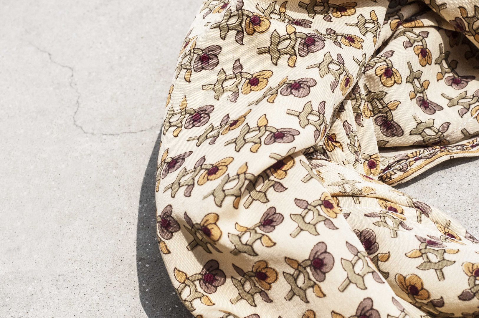 Mother's Day gift Chinese Valentine's Day gift limited handmade silk scarves / veil plant vine scarf / slippery silk scarves / French romantic silk scarf / double collar bib-natural forest ethnic style fresh pattern natural romantic garden - Scarves - Silk Khaki