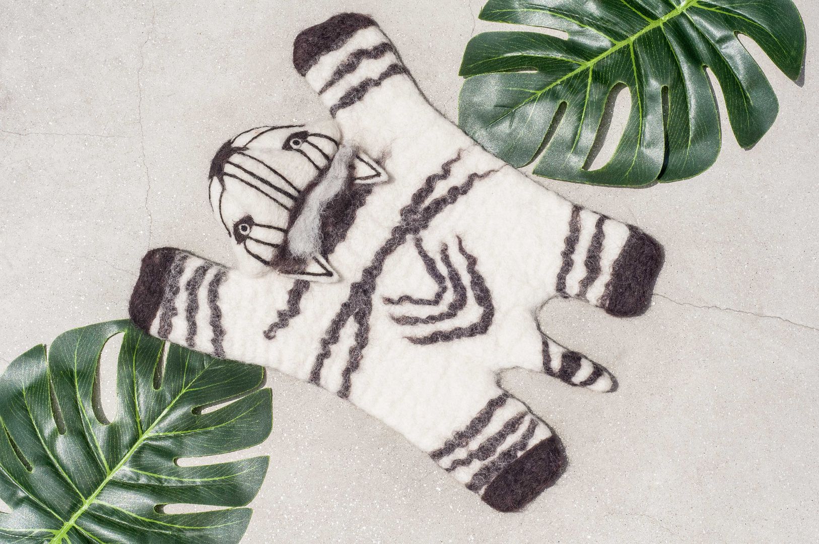 National Wind Forest Series Wool Felt Pot Mat Placeholder Potholder - Animal Potholder African Zebra Prairie World - Place Mats & Dining Décor - Wool White
