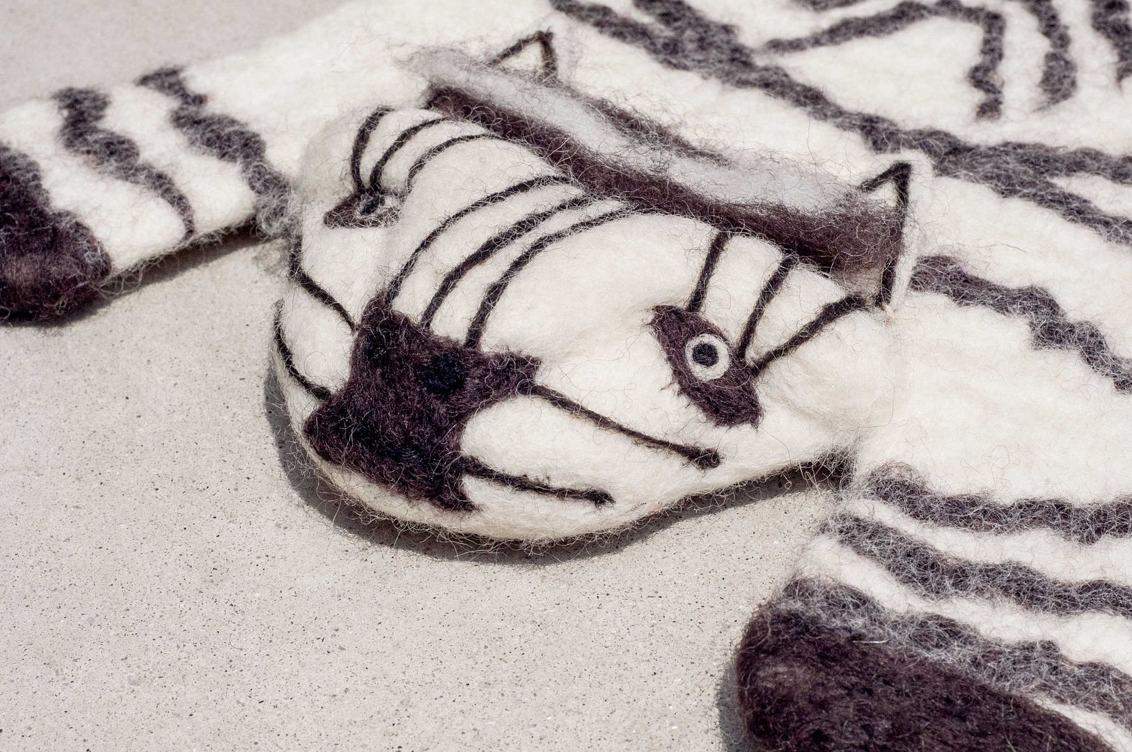 National Wind Forest Series Wool Felt Pot Mat Placeholder Potholder - Animal Potholder African Zebra Prairie World - Place Mats & Dining Décor - Wool White