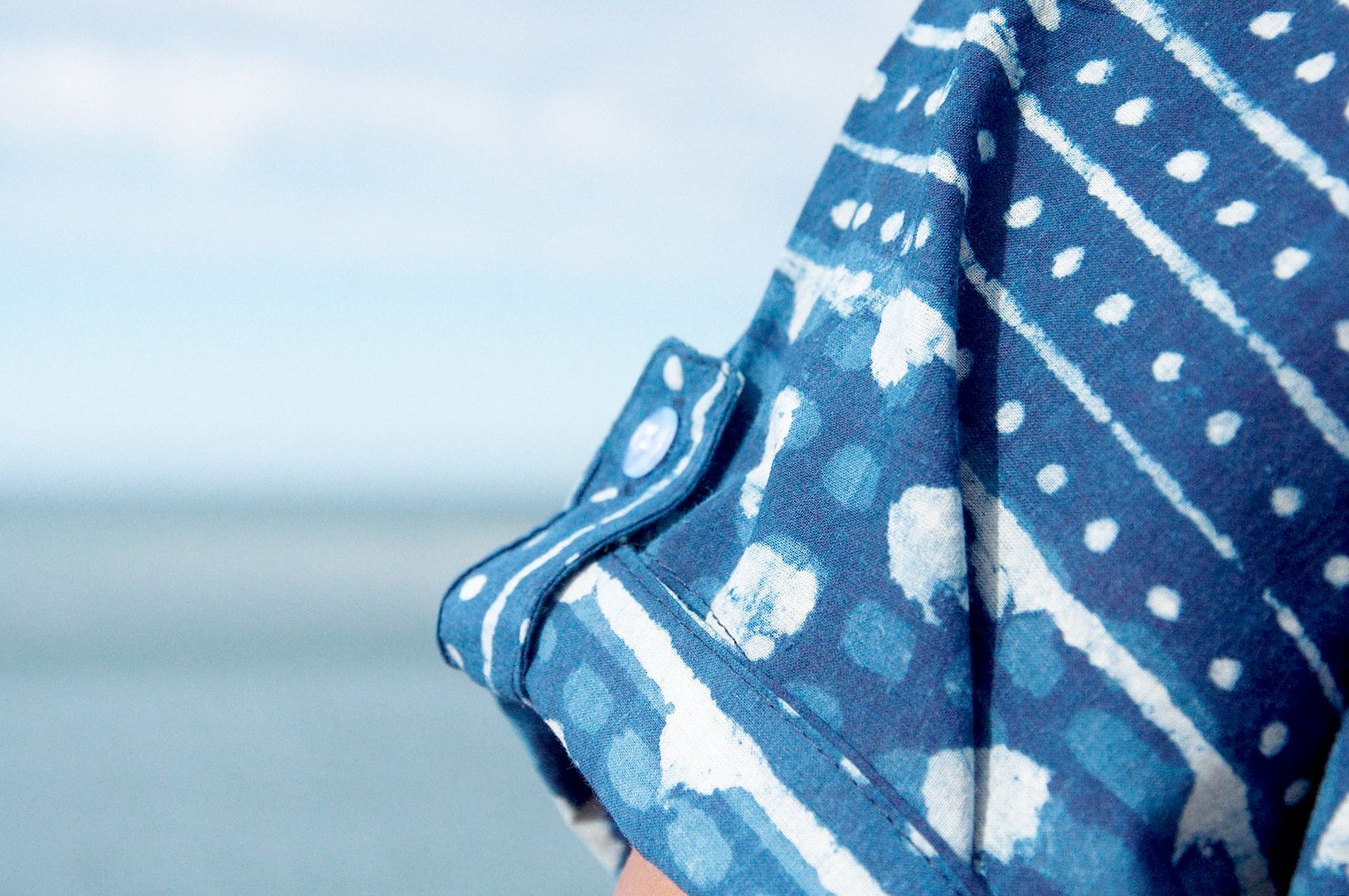 Valentine's Day gift blue blended bathed cotton blouse / Indian cotton tops / hand-woven wide-sleeved tops / indigo blue plate tops / indigo wide top coat - forest line field road pattern - Women's Tops - Cotton & Hemp Blue