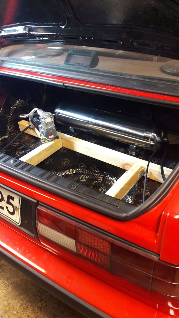 petezki: BMW E30 Brillantrot IMG-20161119-WA0016_zps8dqltk4p